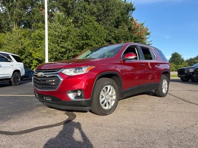 2021 Chevrolet Traverse LT Cloth — photo 1 of 19