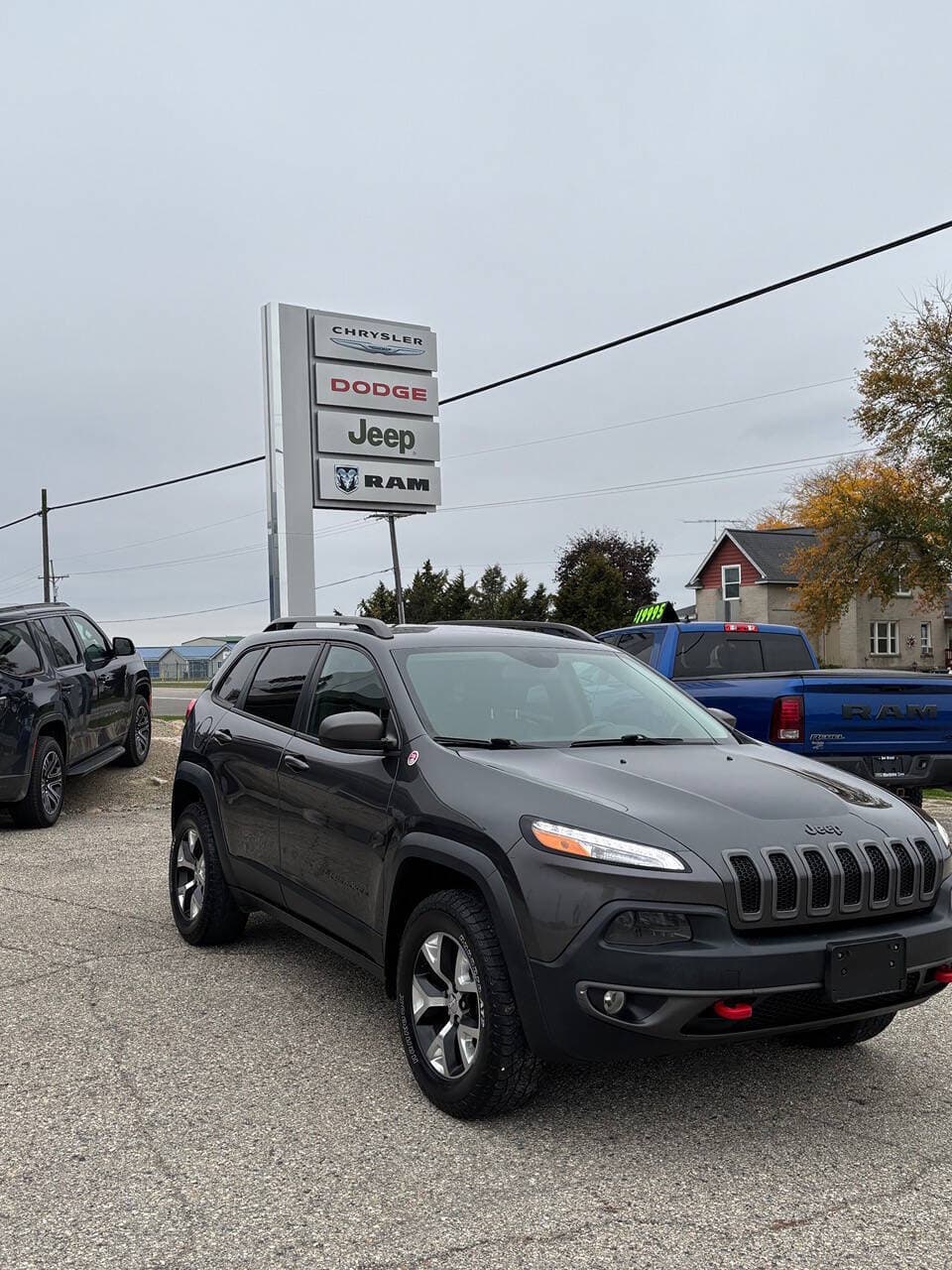 2016 Jeep Cherokee Trailhawk — photo 1 of 15