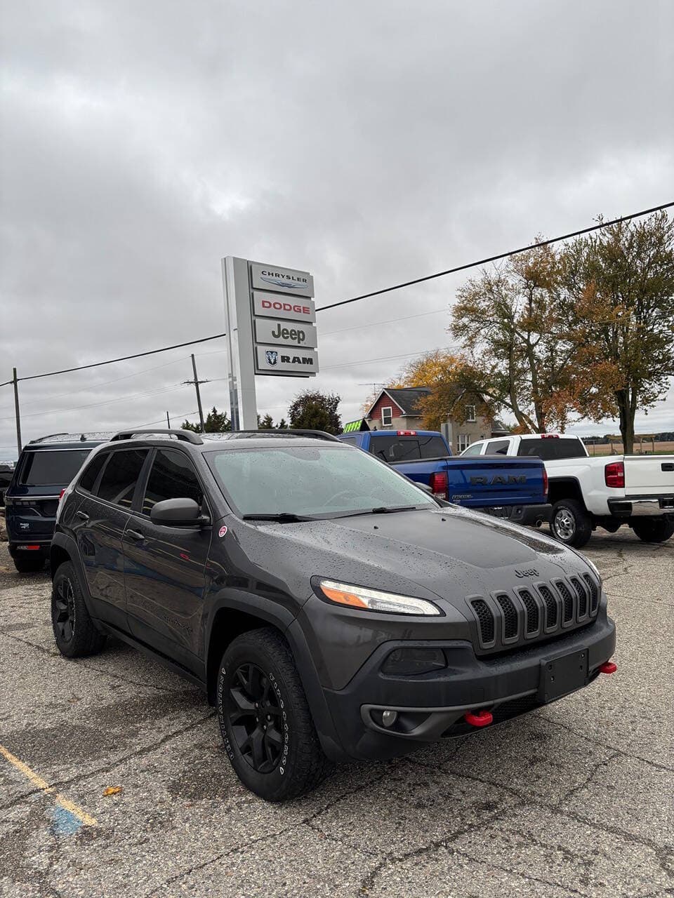2016 Jeep Cherokee Trailhawk — photo 1 of 13