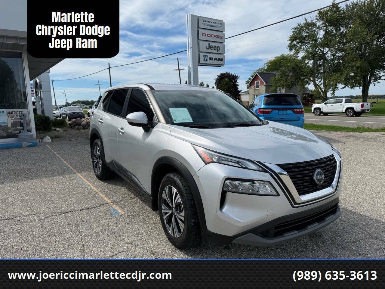 2023 Nissan Rogue SV — photo 1 of 17