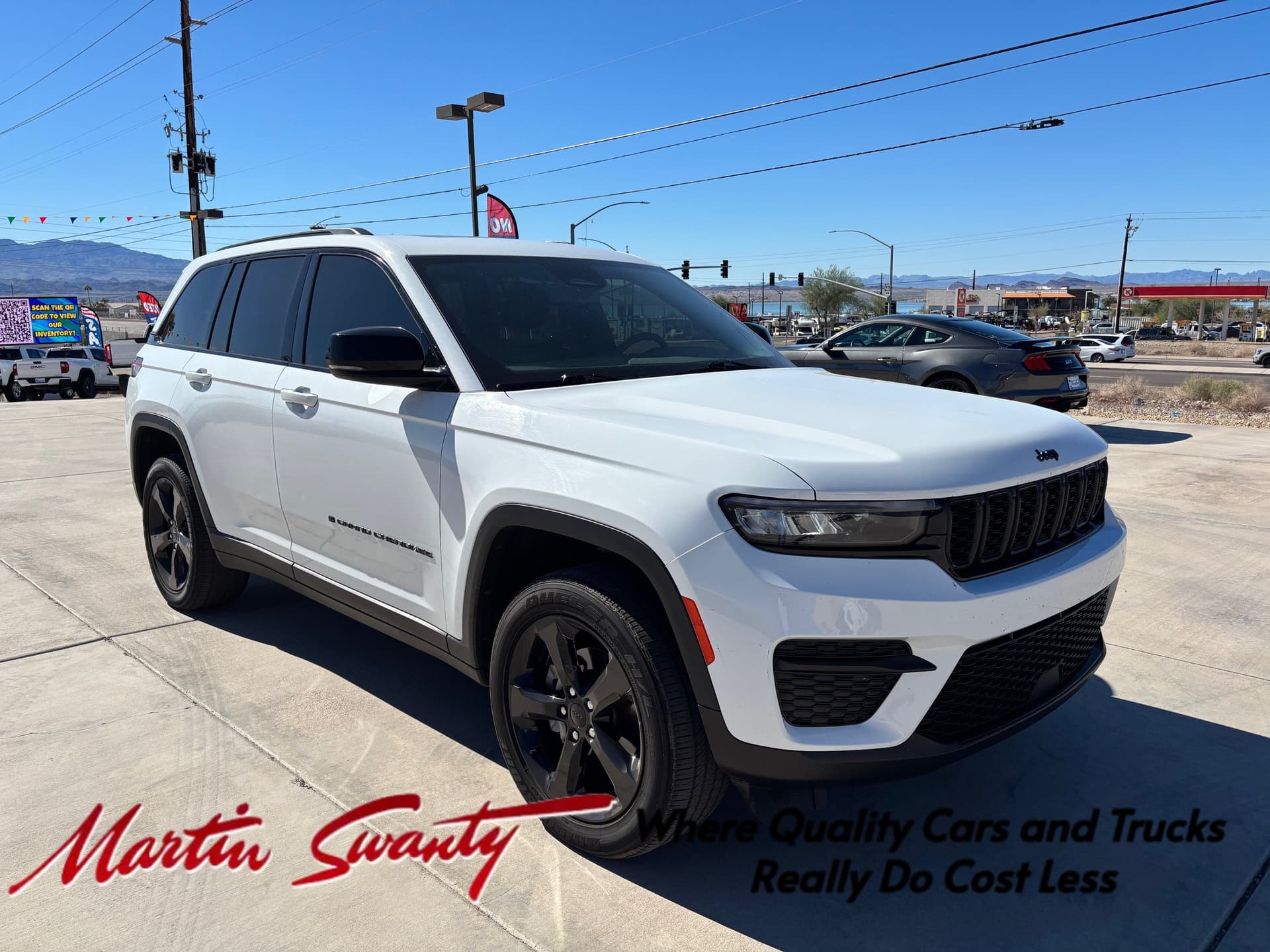 2022 Jeep Grand Cherokee Altitude — photo 1 of 3