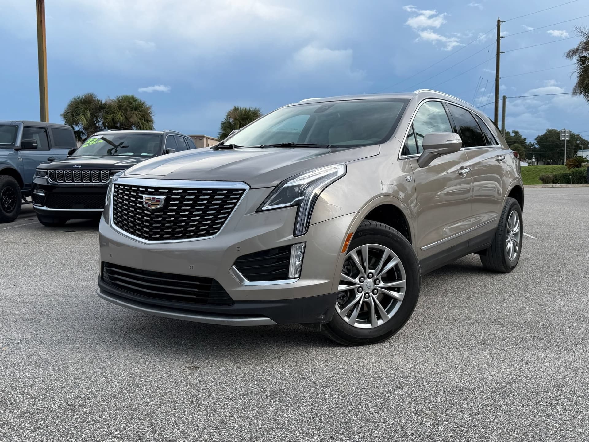 2022 Cadillac XT5 FWD Premium Luxury — photo 1 of 52