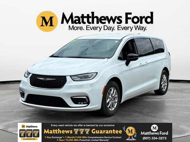 2025 Chrysler Pacifica Select — photo 1 of 20