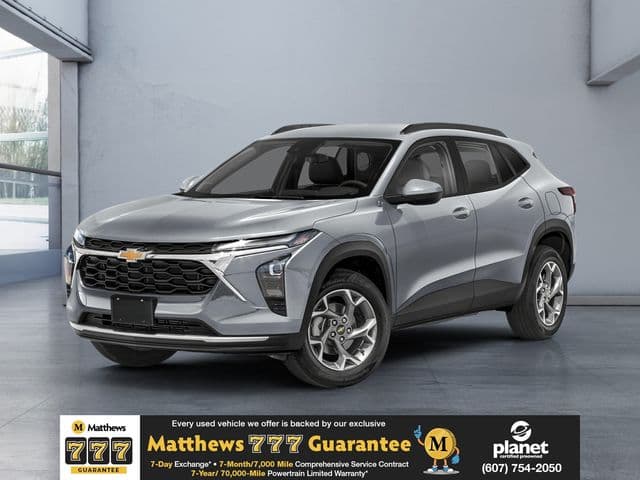 2025 Chevrolet Trax LS — photo 1 of 15