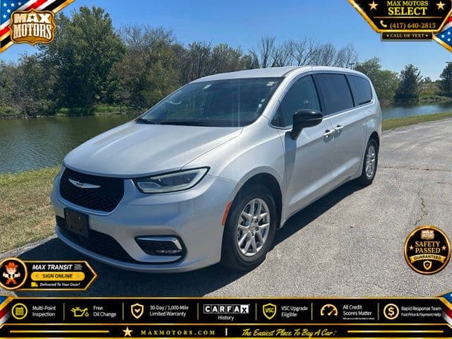 2024 Chrysler Pacifica Touring L — photo 1 of 48