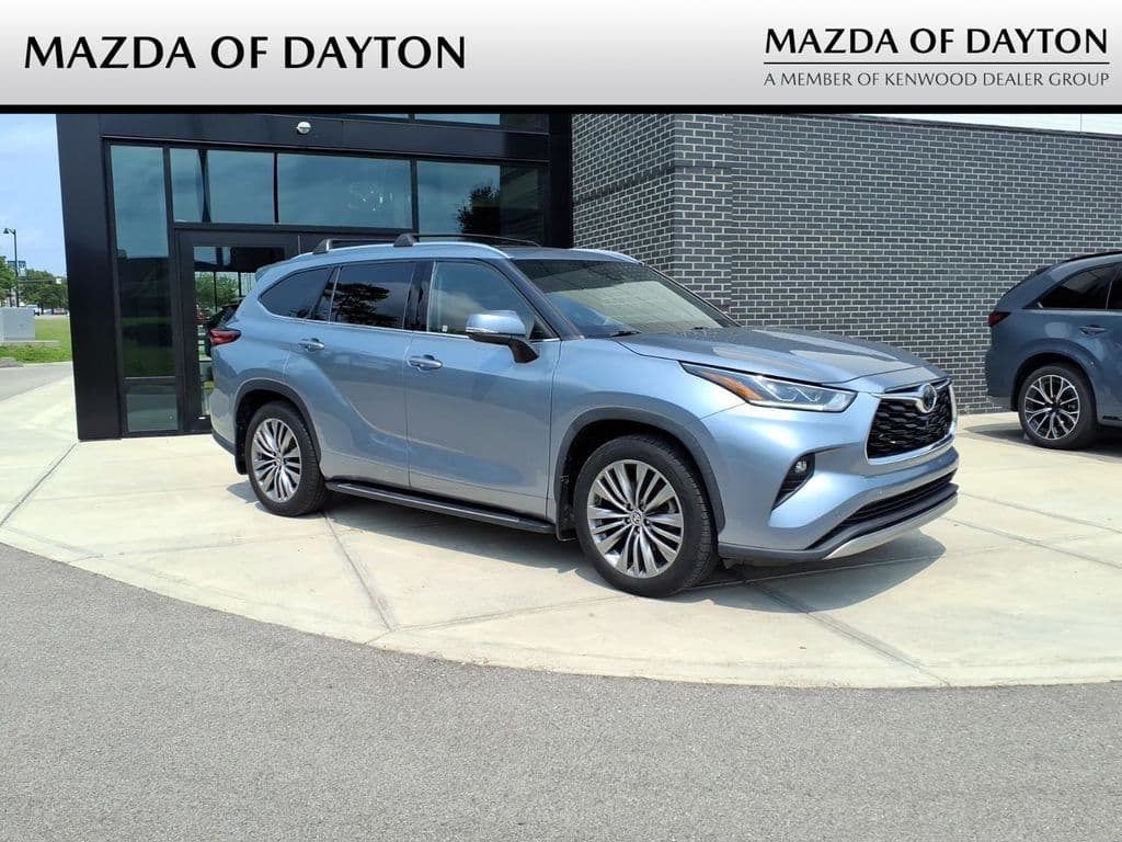 2020 Toyota Highlander Platinum — photo 1 of 25