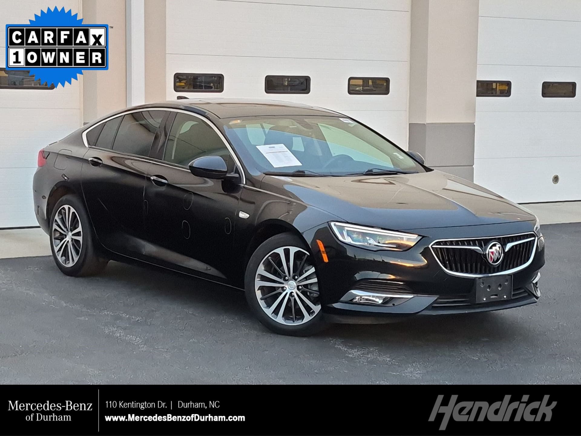 2019 Buick Regal Sportback Essence — photo 1 of 23