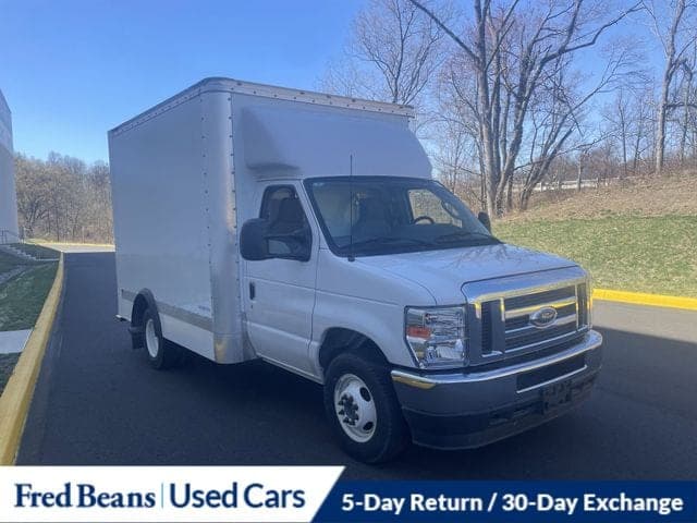 2025 Ford E-350 Cutaway Base — photo 1 of 17