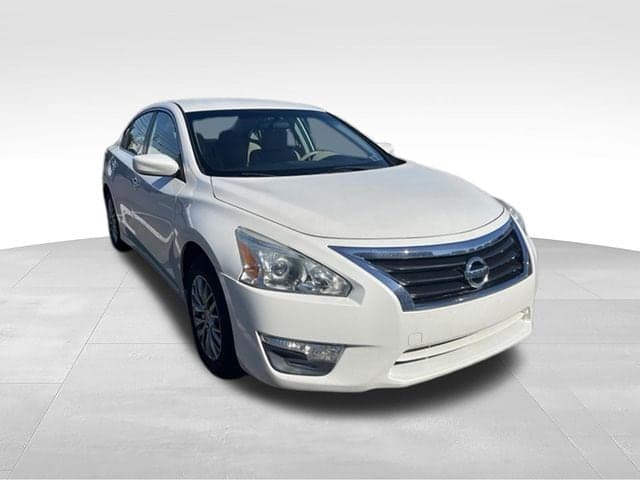 2015 Nissan Altima 2.5 S — photo 1 of 17