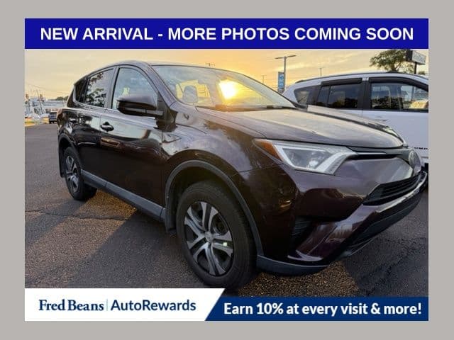 2017 Toyota RAV4 LE — photo 1 of 13