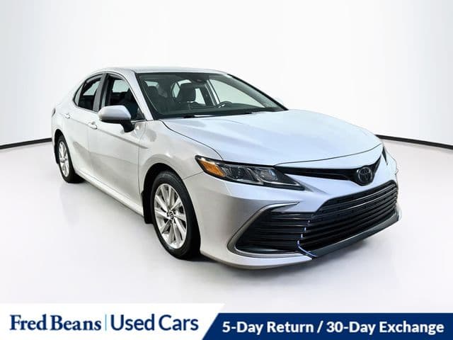 2024 Toyota Camry LE — photo 1 of 33