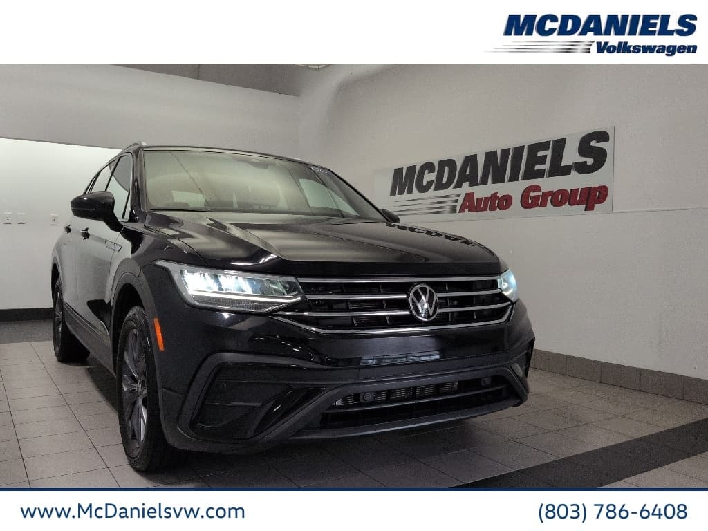 2023 Volkswagen Tiguan SE — photo 1 of 38