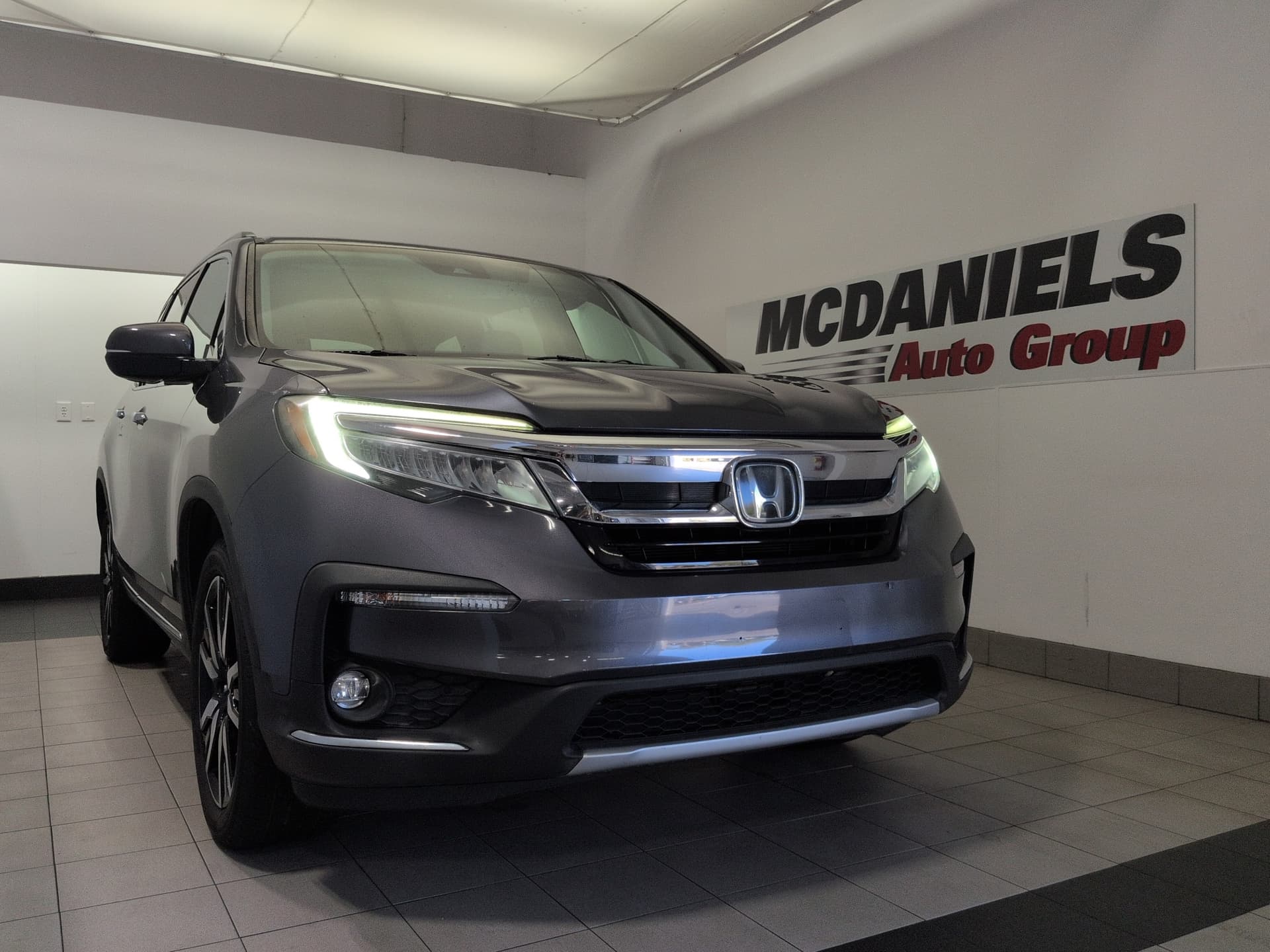 2020 Honda Pilot Touring 7-Passenger — photo 1 of 46