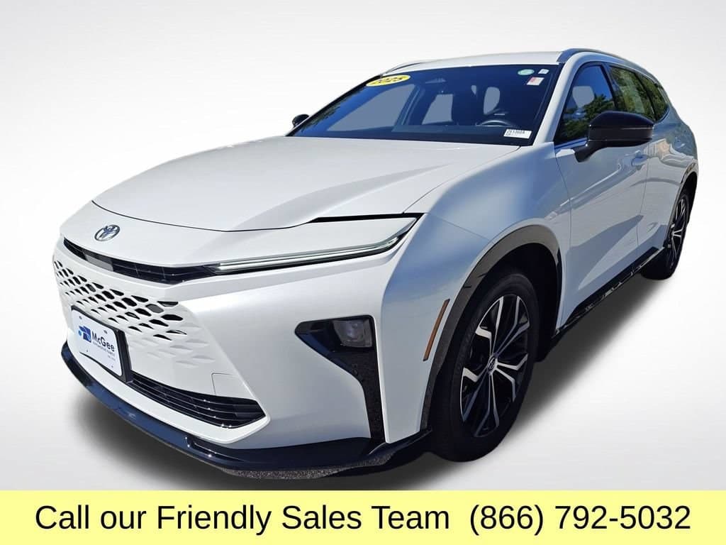 2025 Toyota Crown Signia XLE — photo 1 of 27