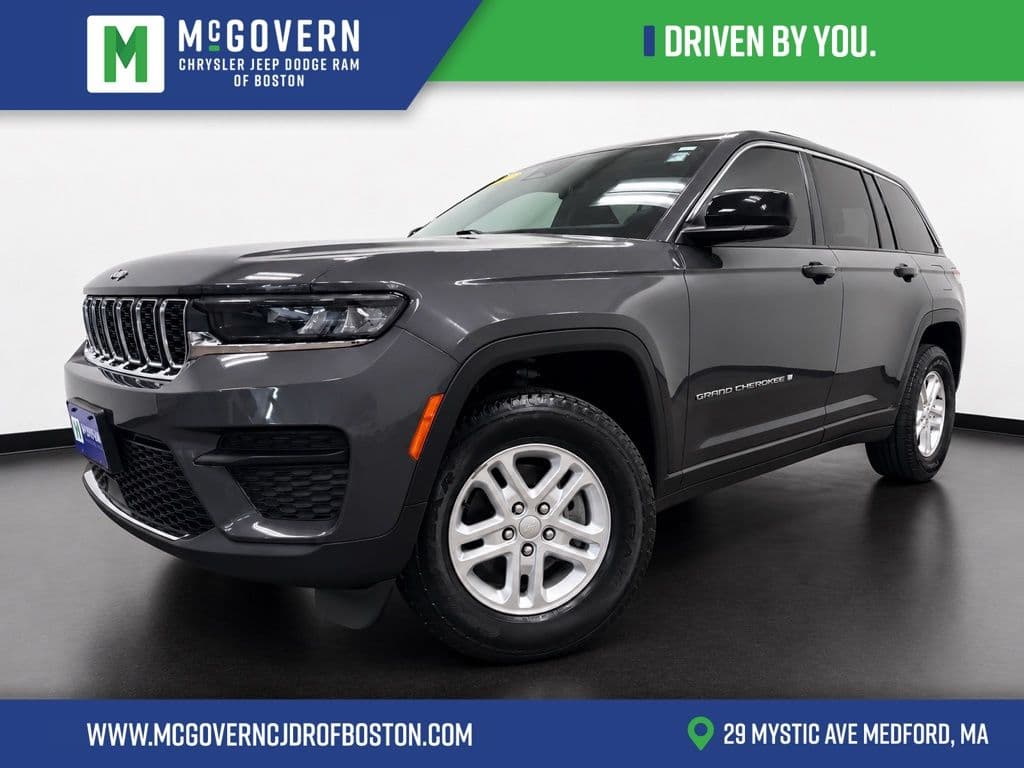 2023 Jeep Grand Cherokee Laredo — photo 1 of 28