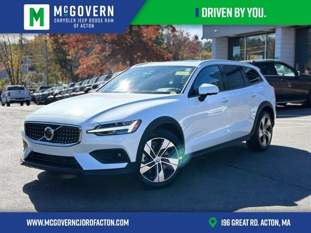 2024 Volvo V60 Cross Country Base — photo 1 of 18