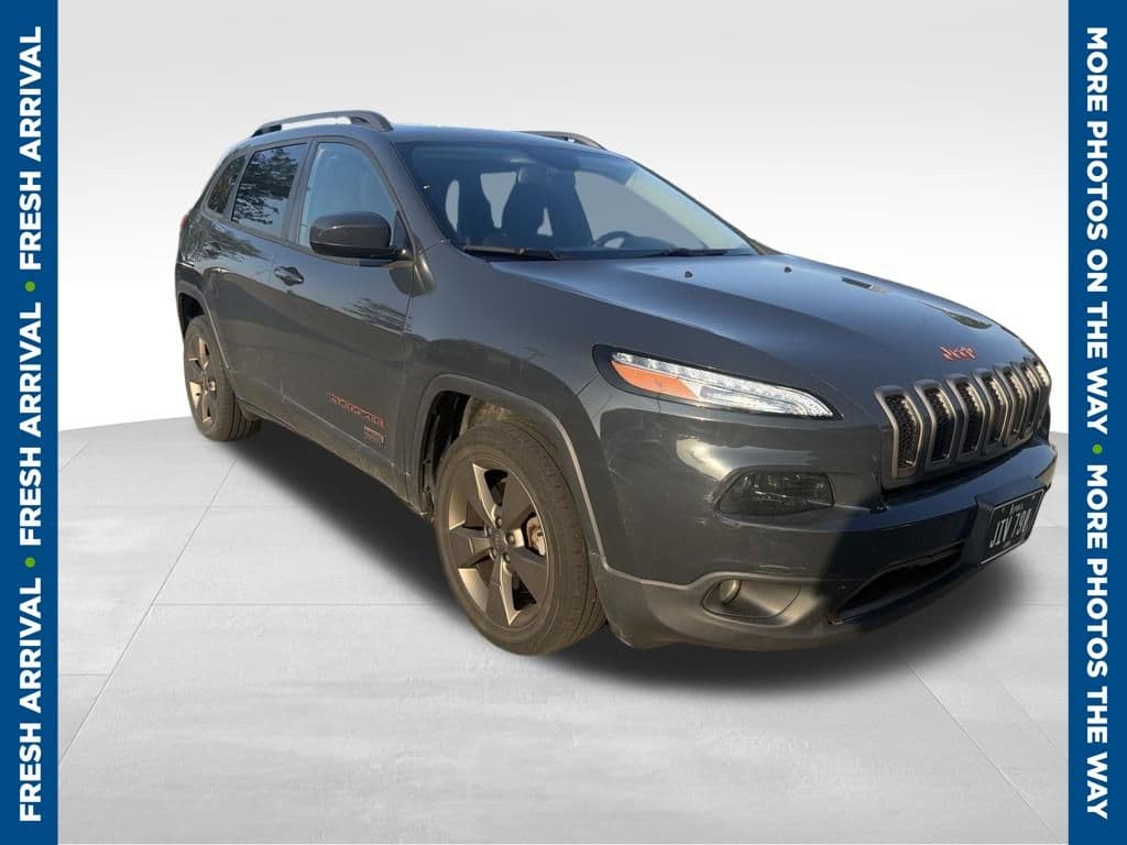 2016 Jeep Cherokee Latitude — photo 1 of 8