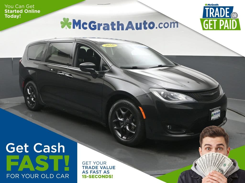 2020 Chrysler Pacifica Touring — photo 1 of 28