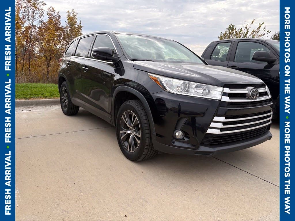 2019 Toyota Highlander LE Plus — photo 1 of 7
