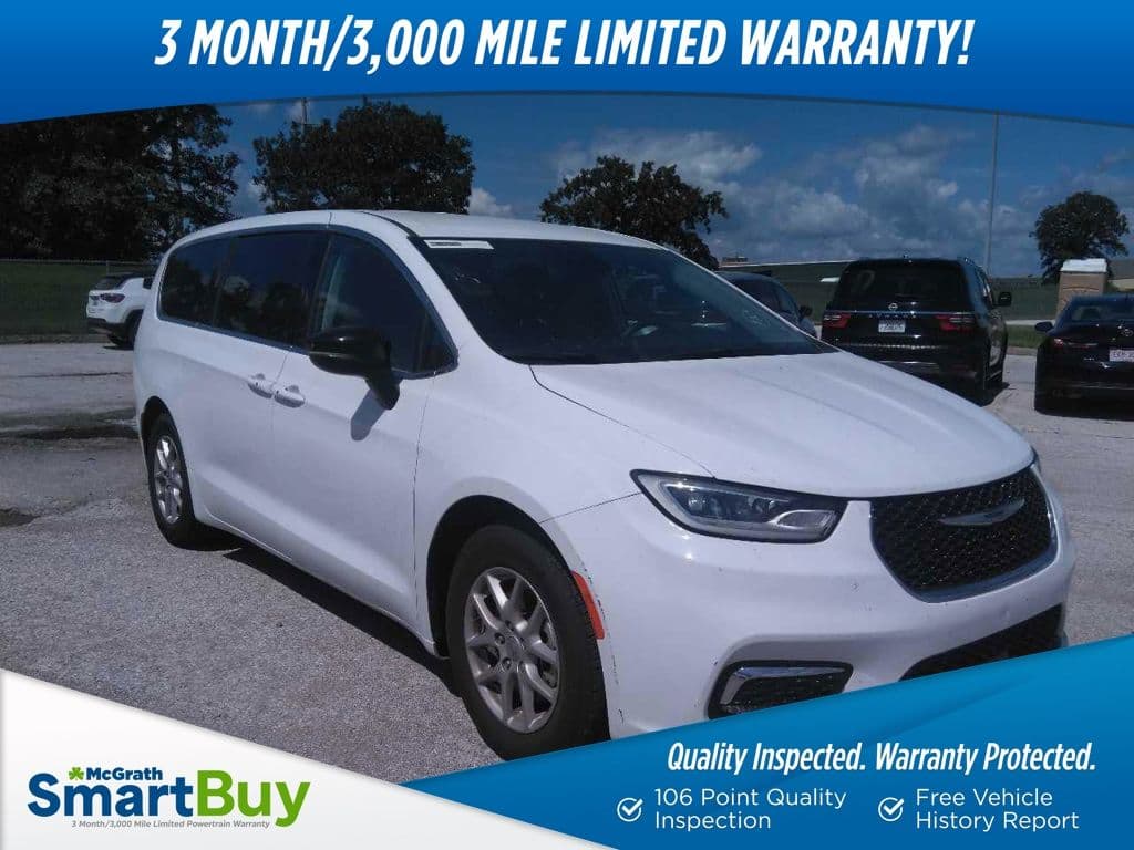 2024 Chrysler Pacifica Touring L — photo 1 of 16