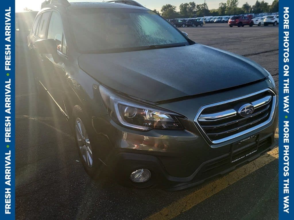 2018 Subaru Outback Premium — photo 1 of 10