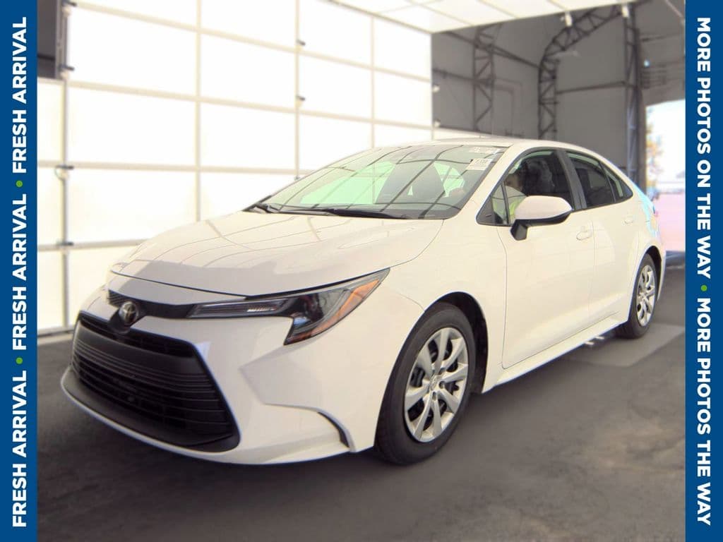 2025 Toyota Corolla LE — photo 1 of 8