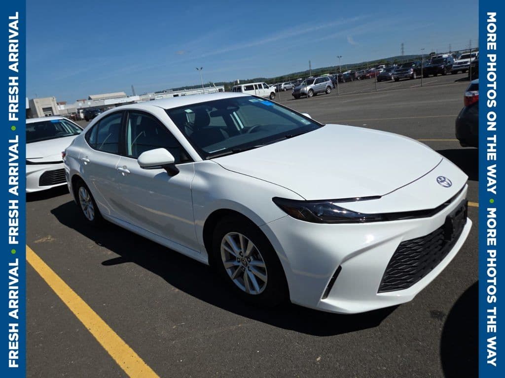 2026 Toyota Camry LE — photo 1 of 10