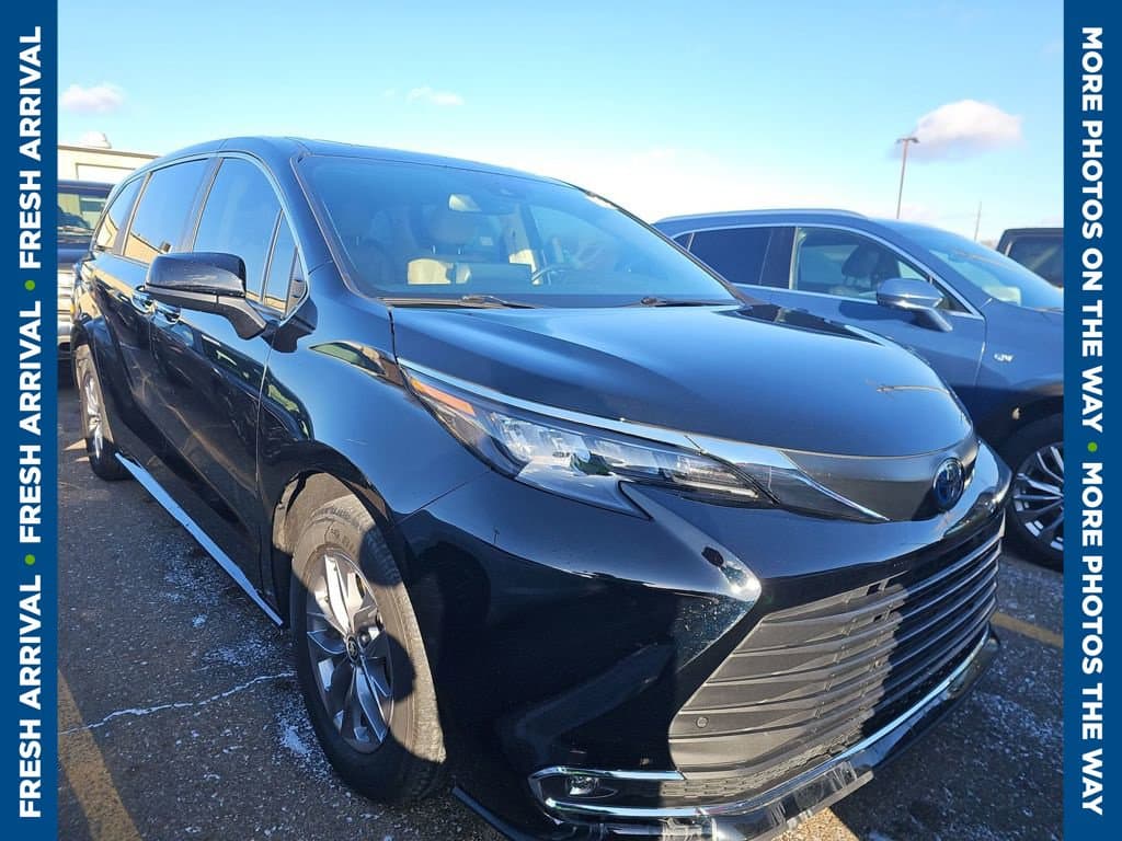 2024 Toyota Sienna XLE — photo 1 of 10