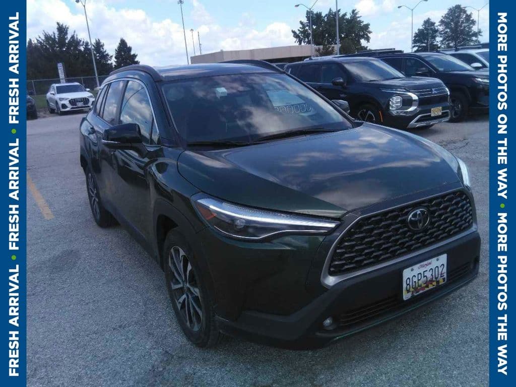 2025 Toyota Corolla Cross XLE — photo 1 of 5