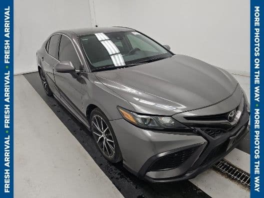 2021 Toyota Camry SE — photo 1 of 8