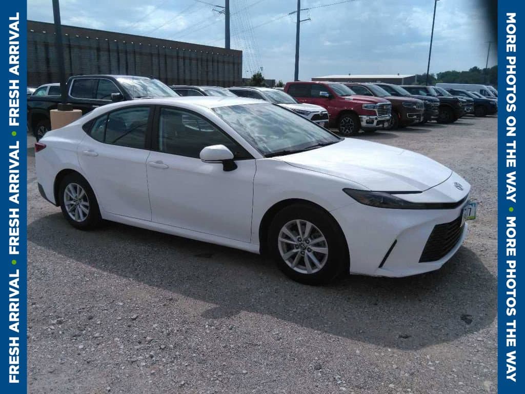 2025 Toyota Camry LE — photo 1 of 6