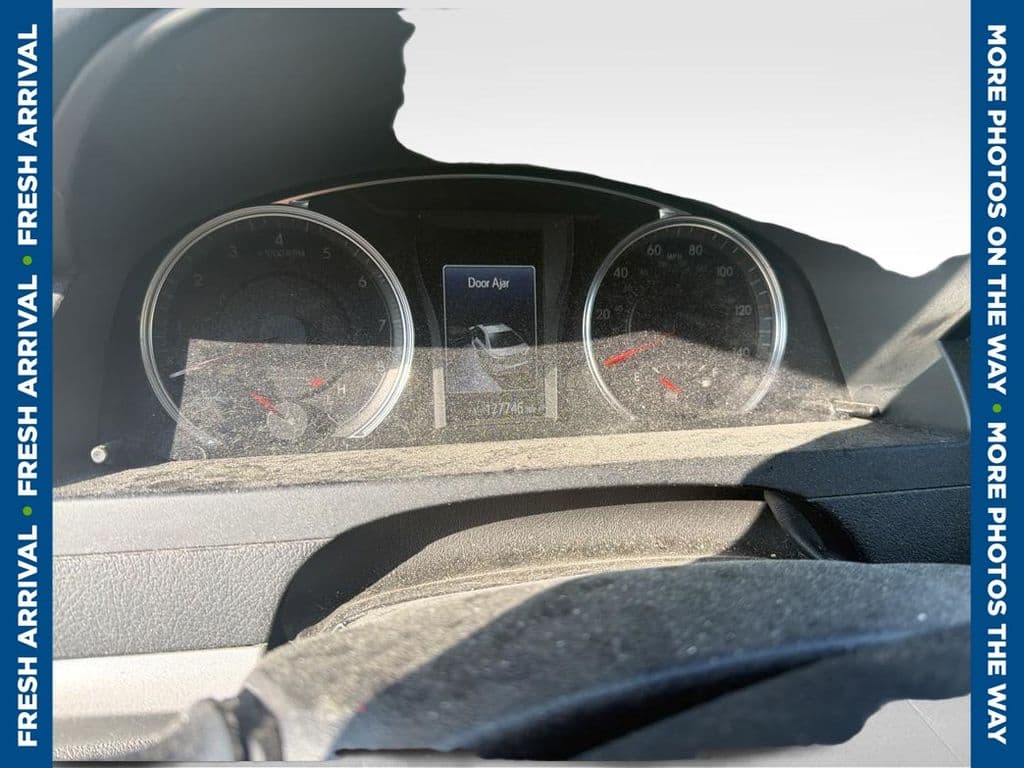 2016 Toyota Camry SE — photo 1 of 7