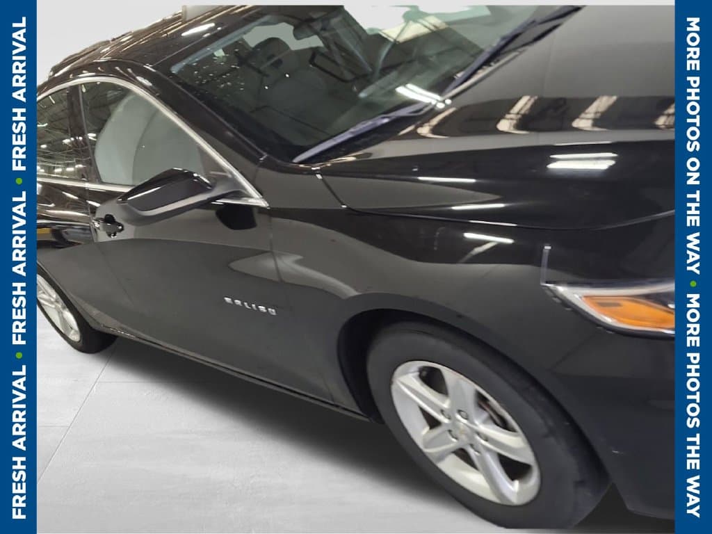 2024 Chevrolet Malibu LT — photo 1 of 10