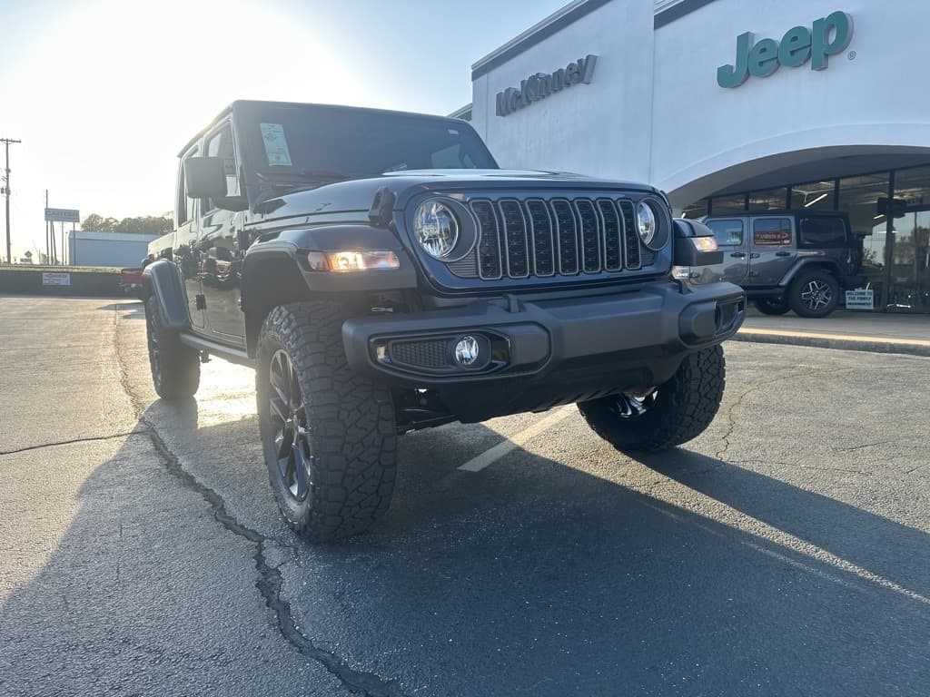Foto de 2025 Jeep Gladiator NIGHTHAWK 4X4