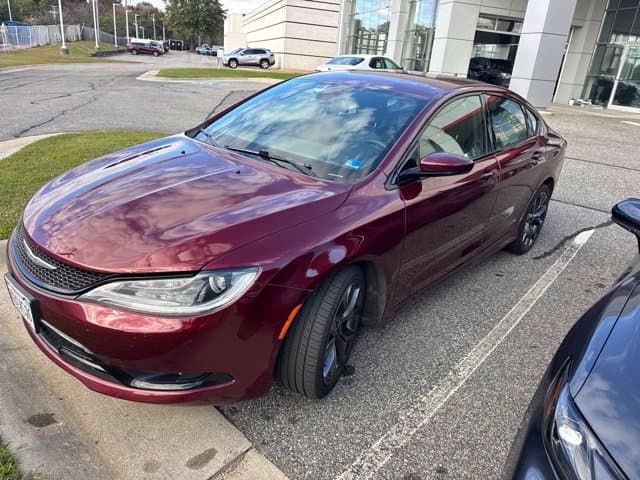 2016 Chrysler 200 S — photo 1 of 3