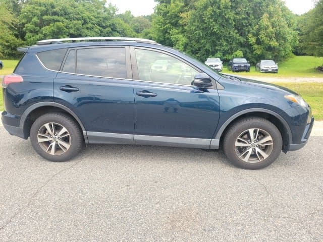 2018 Toyota RAV4 XLE — photo 1 of 3