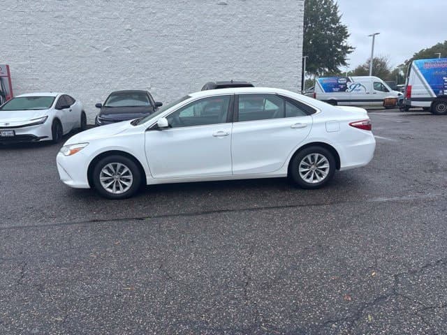 2016 Toyota Camry LE — photo 1 of 4