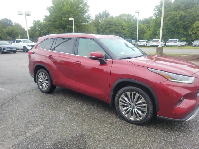 2021 Toyota Highlander Platinum — photo 1 of 3