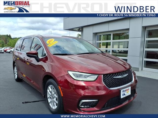2023 Chrysler Pacifica Touring L — photo 1 of 33