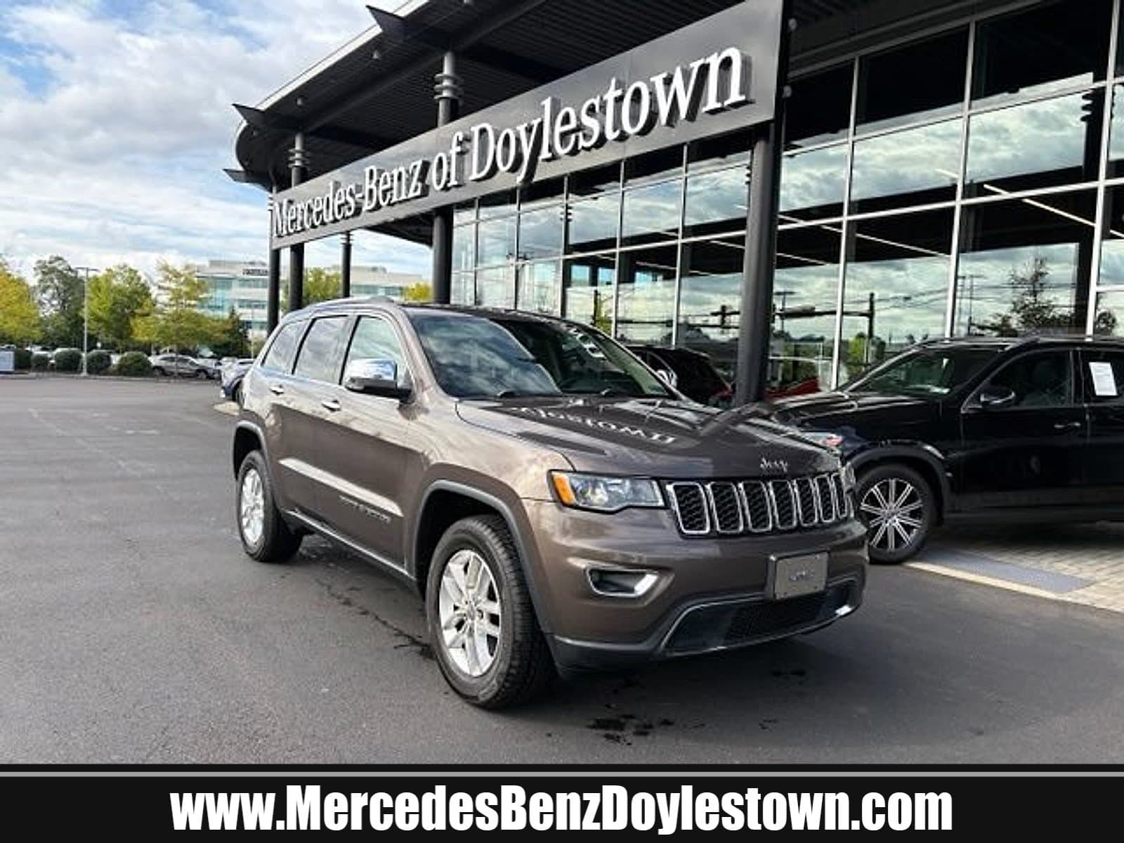 2017 Jeep Grand Cherokee Limited — photo 1 of 11