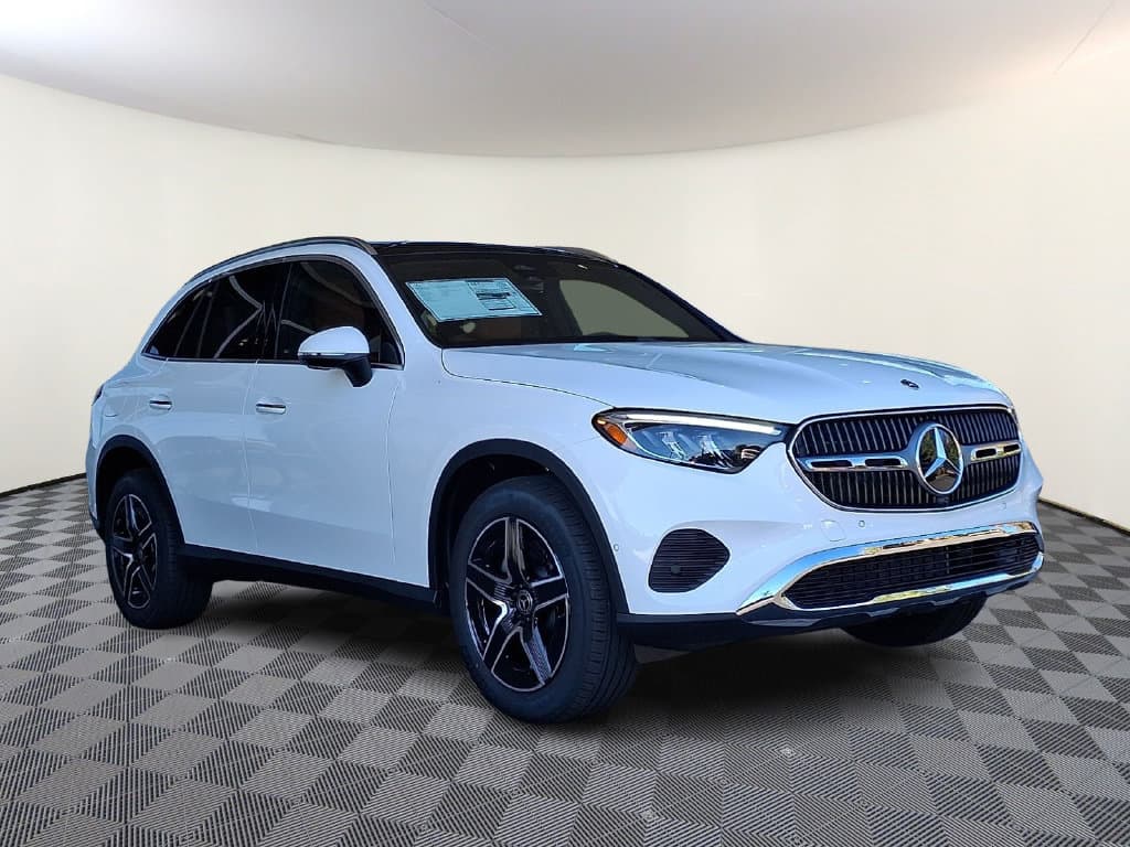 2027 Mercedes-Benz GLC GLC 300 — photo 1 of 13