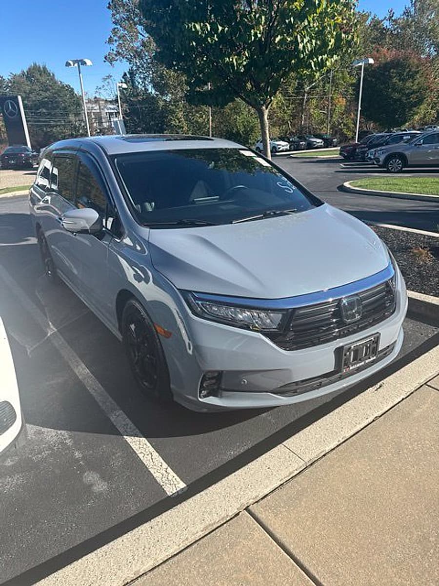 2024 Honda Odyssey Elite — photo 1 of 6