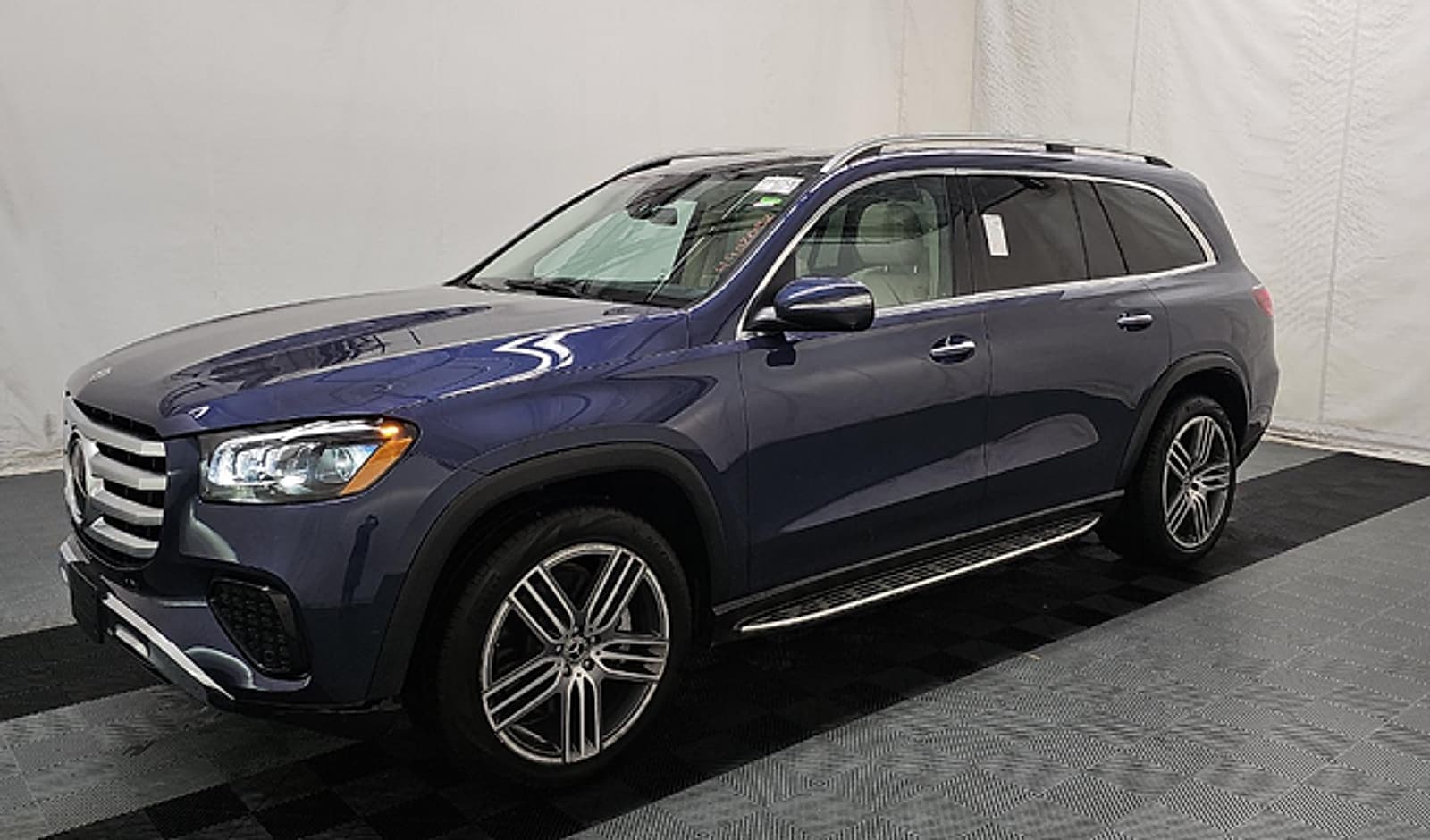 2024 Mercedes-Benz GLS Base — photo 1 of 2