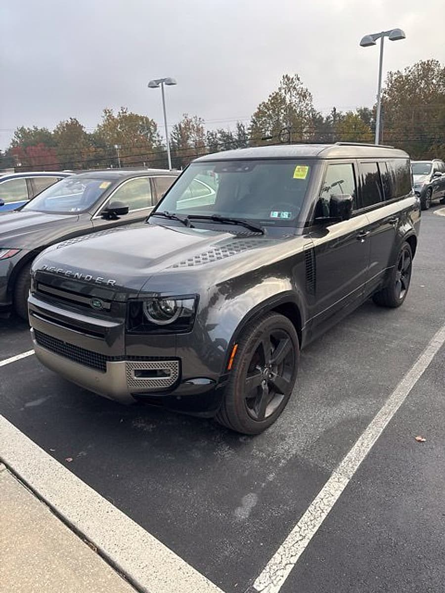 2025 Land Rover Defender X-Dynamic SE — photo 1 of 6