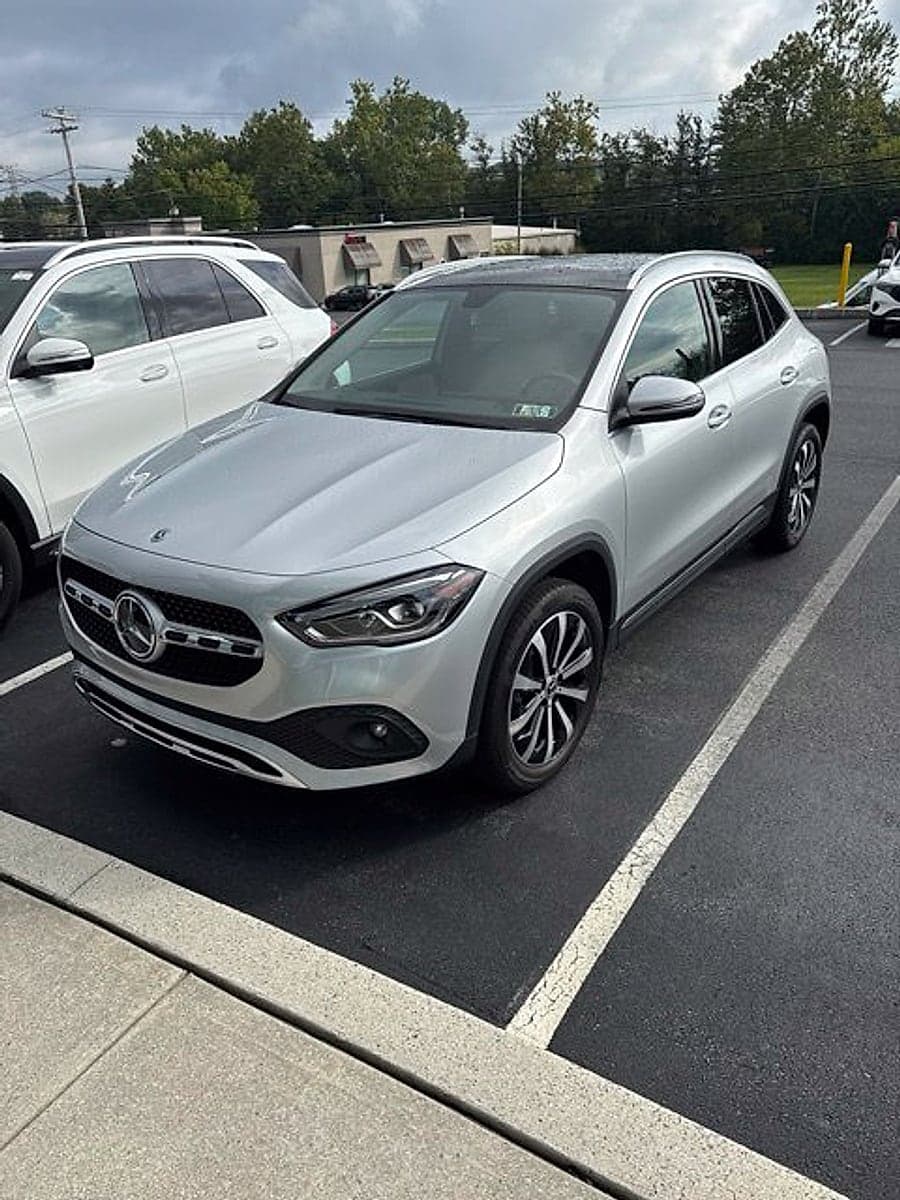 2023 Mercedes-Benz GLA Base — photo 1 of 7