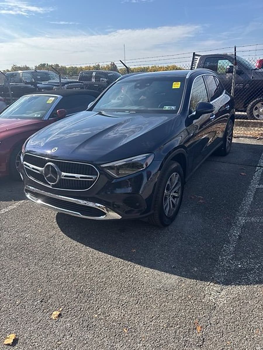 2024 Mercedes-Benz GLC Base — photo 1 of 7