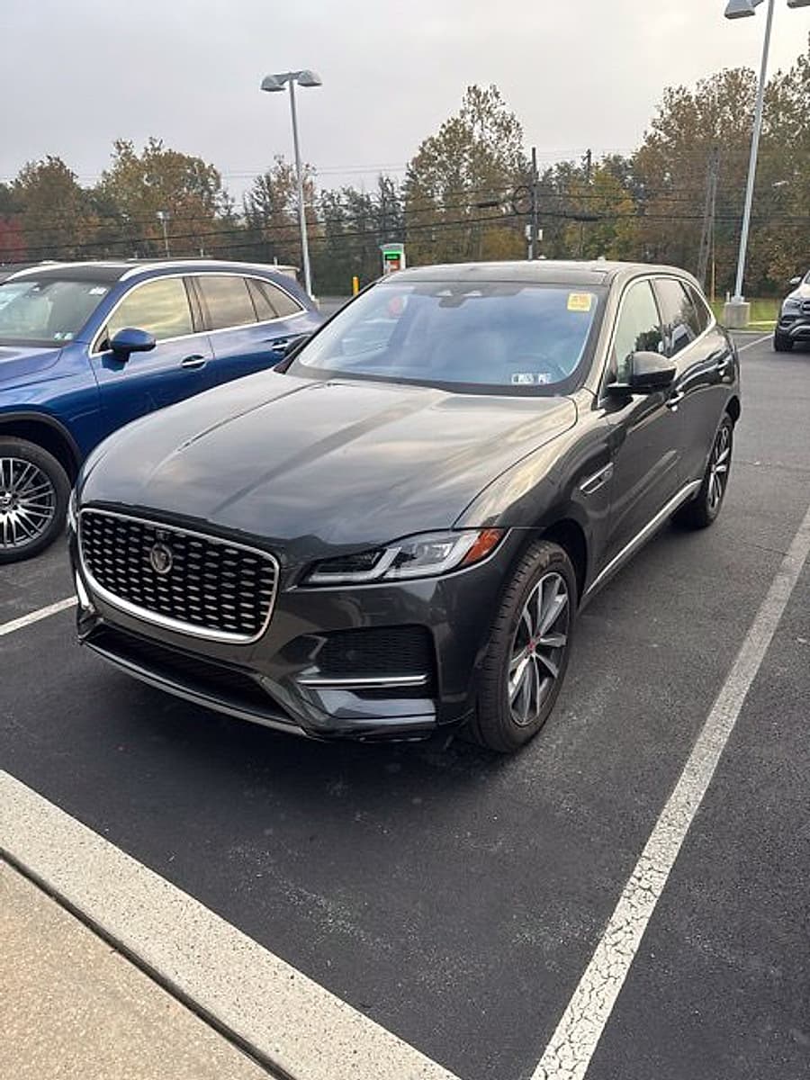 2021 Jaguar F-PACE Base — photo 1 of 7