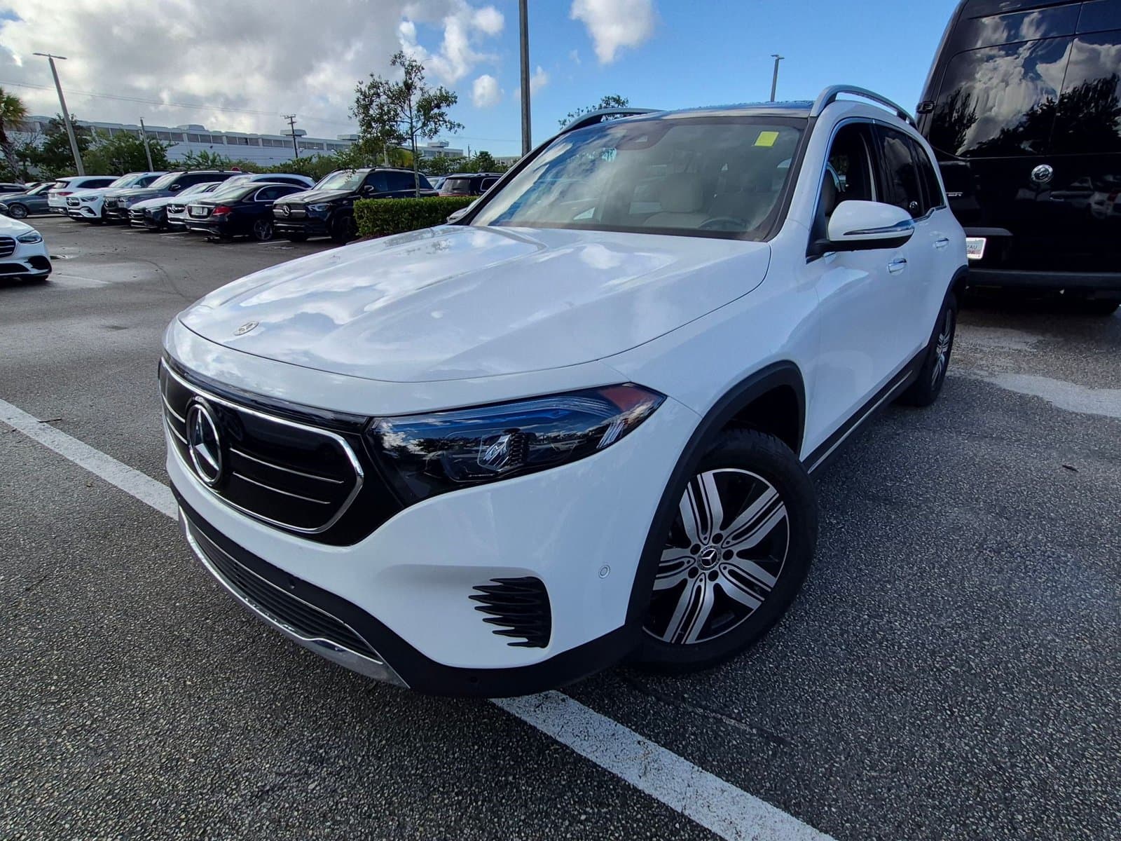 2023 Mercedes-Benz EQB Base — photo 1 of 18