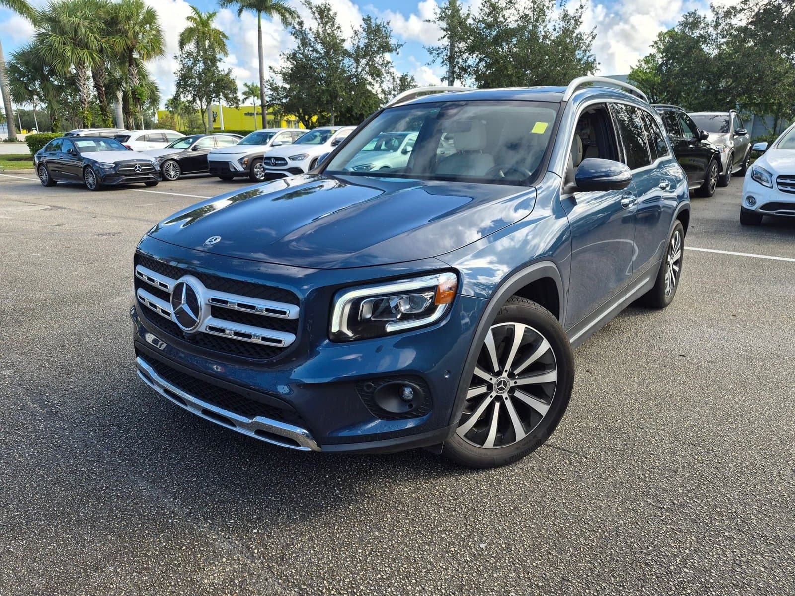 2023 Mercedes-Benz GLB Base — photo 1 of 15