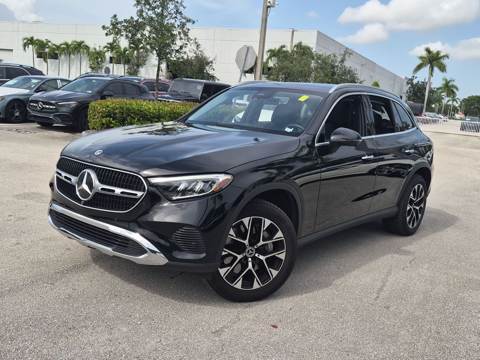 2025 Mercedes-Benz GLC Base — photo 1 of 22